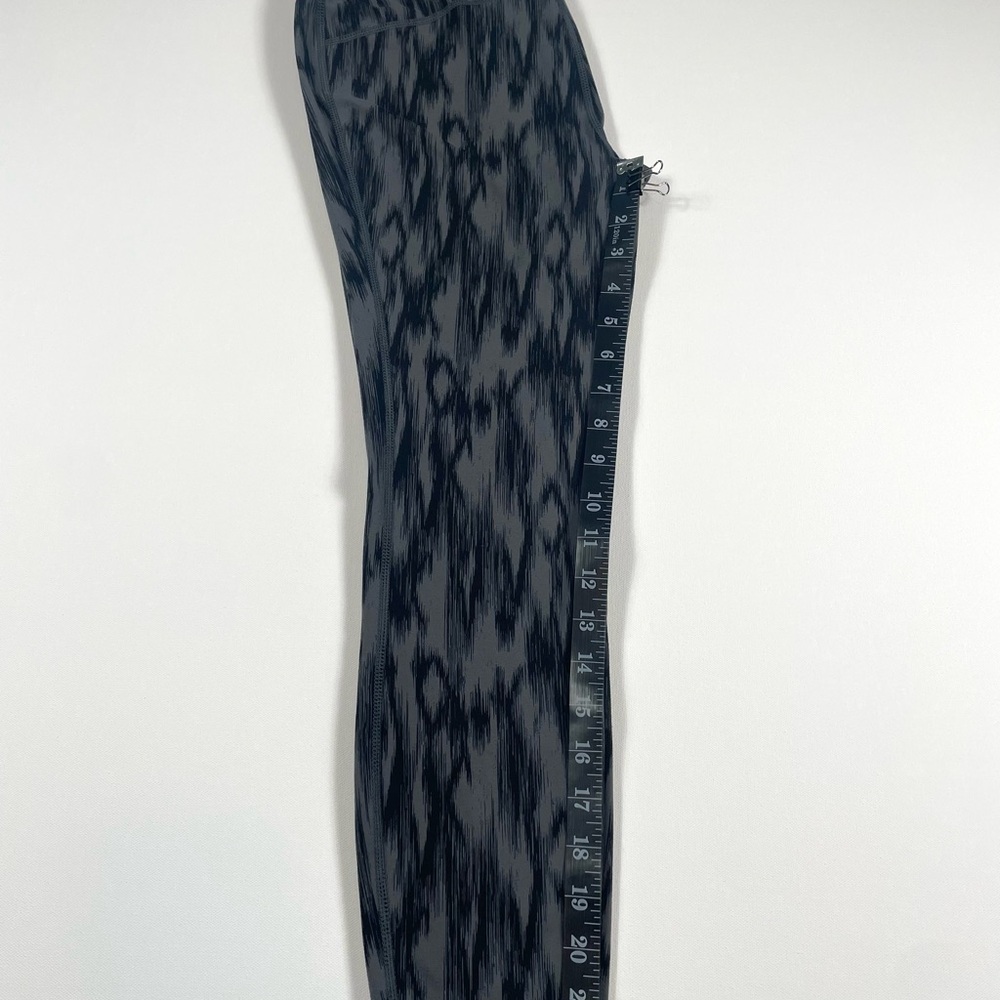 Eddie Bauer High-Rise Active Leggings Gray Black Ikat Print   Size M - Picture 7 of 9